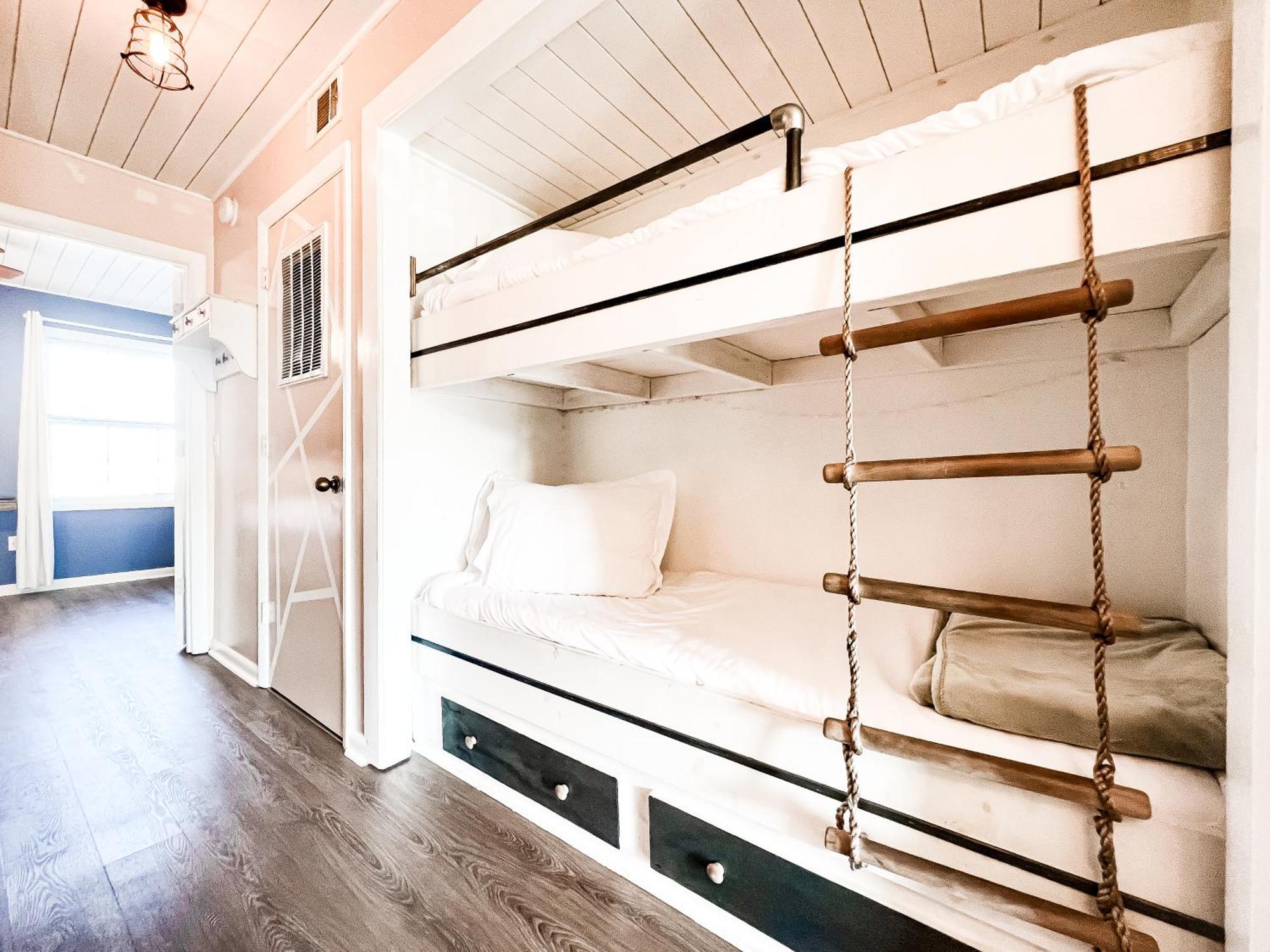 Cozy Beach Condo Sleeps 6 Pool Каролина Бийч Екстериор снимка
